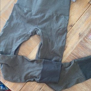 NWOT Lululemon Army Green Pants, Sz 6